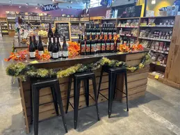 643-biocoop-cavaillon-epicurien-bio-magasin-espace-detente-vins-degustation.webp