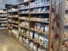 643-biocoop-cavaillon-epicurien-bio-magasin-nourriture-animaux-chien-chat-vrac.webp