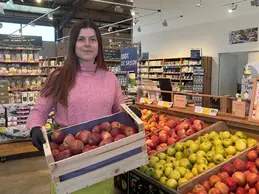 643-biocoop-cavaillon-epicurien-bio-magasin-pomme-fruit-saison-equipe.webp