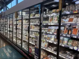643-biocoop-cavaillon-epicurien-bio-magasin-rayon-frais-poisson-plat-prepare.webp
