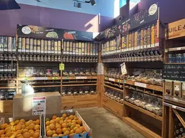 643-biocoop-cavaillon-epicurien-bio-magasin-vrac-sec-biscuit-legumineuse-pate-riz-cereale.webp